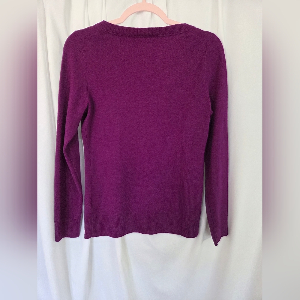Banana Republic Purple V-Neck 80% Extra Fine Merino Wool Sweater Size M - Picture 2 of 5